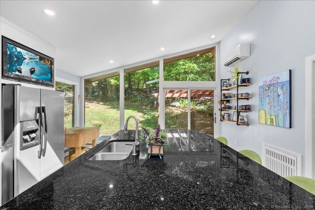 18 Huntington Lane, Norwich, CT 06360