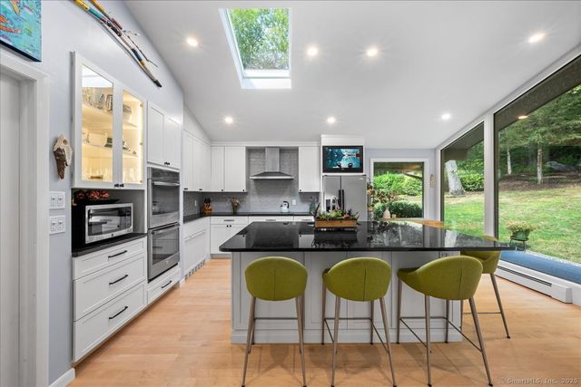 18 Huntington Lane, Norwich, CT 06360