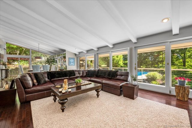 18 Huntington Lane, Norwich, CT 06360