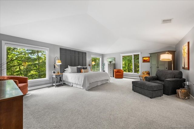 18 Huntington Lane, Norwich, CT 06360