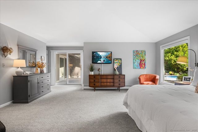 18 Huntington Lane, Norwich, CT 06360