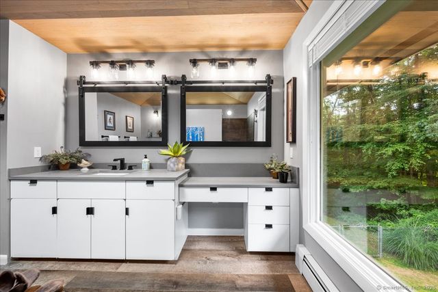 18 Huntington Lane, Norwich, CT 06360