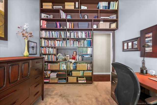 18 Huntington Lane, Norwich, CT 06360