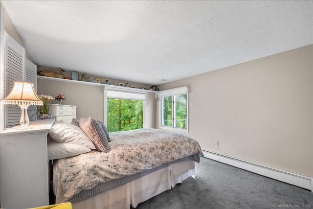 18 Huntington Lane, Norwich, CT 06360