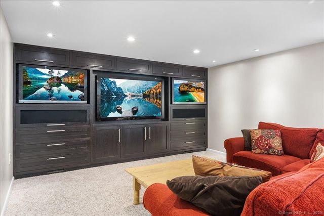 18 Huntington Lane, Norwich, CT 06360