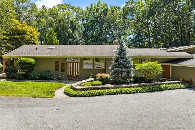 18 Huntington Lane, Norwich, CT 06360