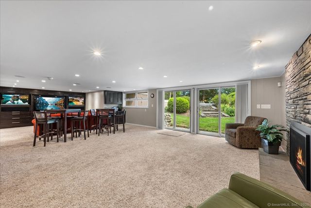 18 Huntington Lane, Norwich, CT 06360