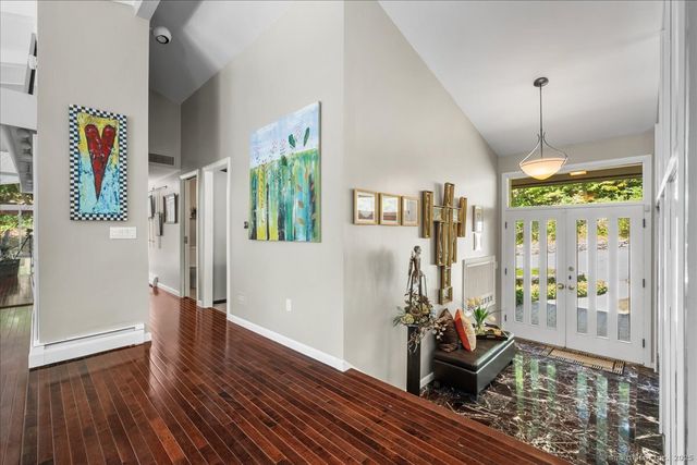 18 Huntington Lane, Norwich, CT 06360