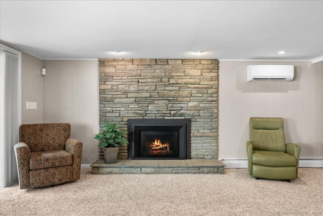 18 Huntington Lane, Norwich, CT 06360