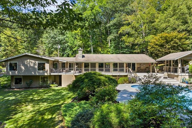 18 Huntington Lane, Norwich, CT 06360