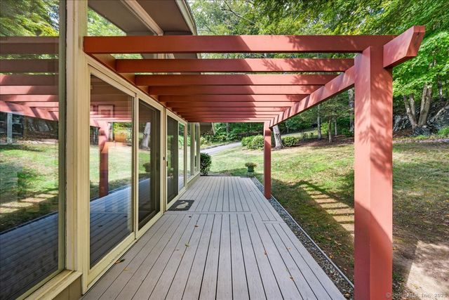 18 Huntington Lane, Norwich, CT 06360