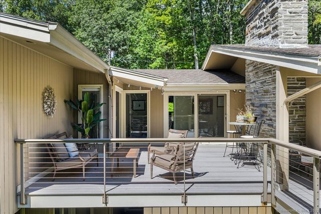 18 Huntington Lane, Norwich, CT 06360