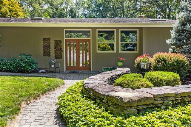 18 Huntington Lane, Norwich, CT 06360