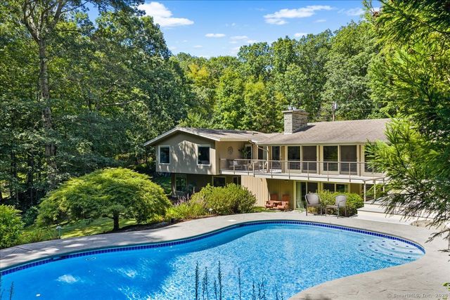 18 Huntington Lane, Norwich, CT 06360