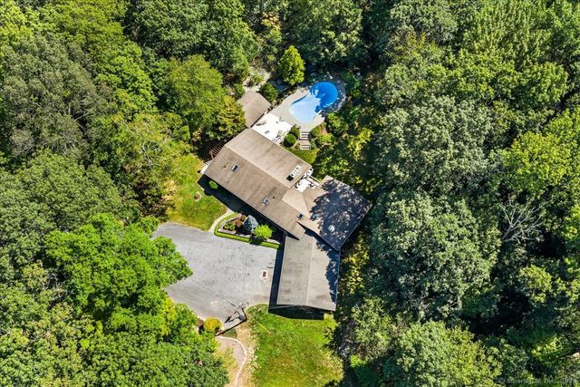 18 Huntington Lane, Norwich, CT 06360