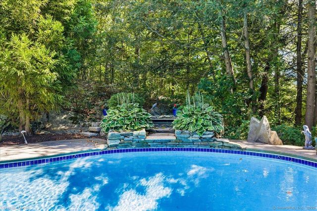 18 Huntington Lane, Norwich, CT 06360