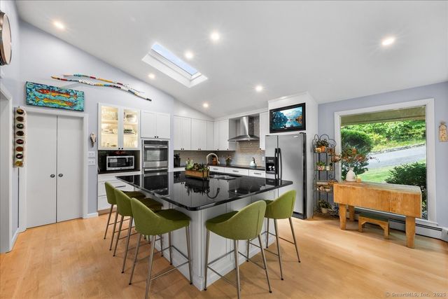 18 Huntington Lane, Norwich, CT 06360