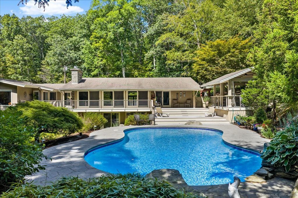 18 Huntington Lane, Norwich, CT 06360