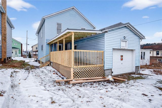 403 9th St, Windber, PA 15963