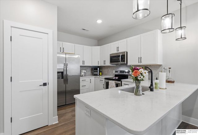 1911 S 7th Street, Omaha, NE 68101