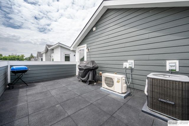 1911 S 7th Street, Omaha, NE 68101