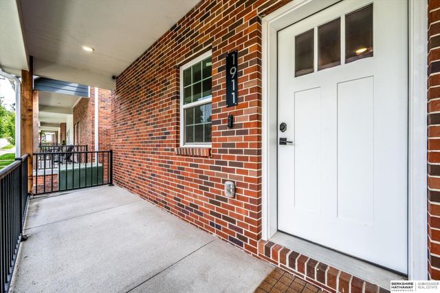 1911 S 7th Street, Omaha, NE 68101