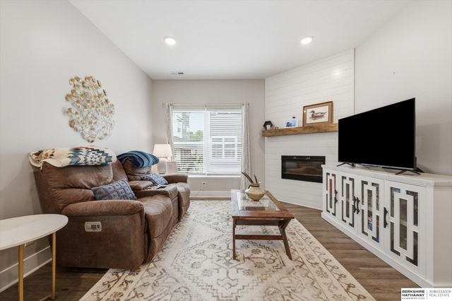 1911 S 7th Street, Omaha, NE 68101
