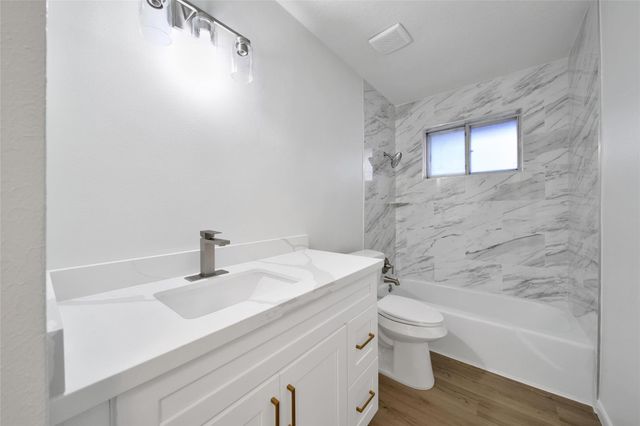 5411 Fairgreen Lane, Houston, TX 77048