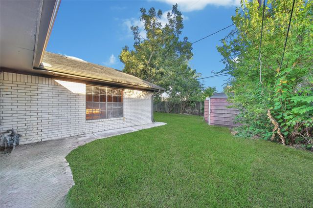 5411 Fairgreen Lane, Houston, TX 77048