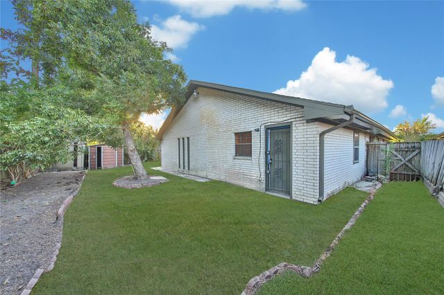 5411 Fairgreen Lane, Houston, TX 77048