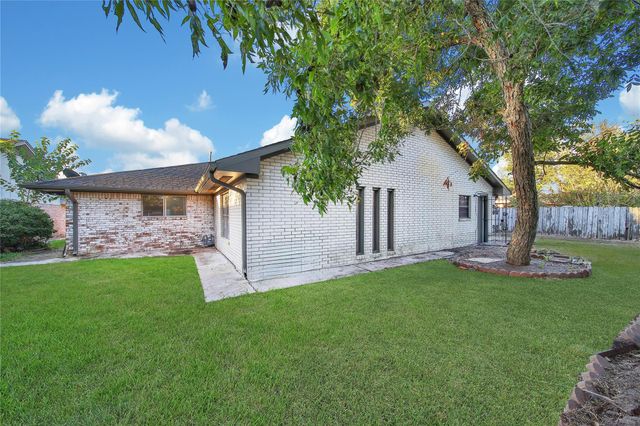 5411 Fairgreen Lane, Houston, TX 77048