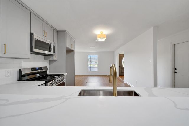 5411 Fairgreen Lane, Houston, TX 77048