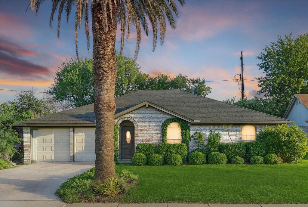 5411 Fairgreen Lane, Houston, TX 77048