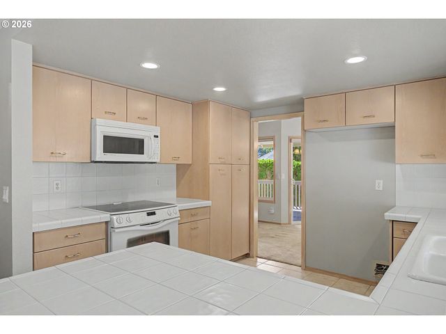 15803 Se 27TH Cir, Vancouver, WA 98683