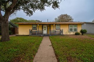 1031 Wilshire Pl, Corpus Christi, TX 78411