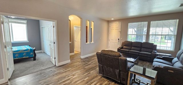 11724 Brook Valley Way, Rancho Cordova, CA 95742