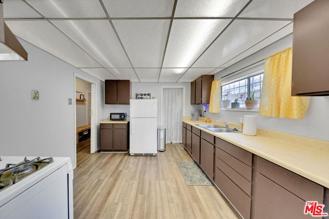2623 Obama Boulevard, Los Angeles, CA 90018