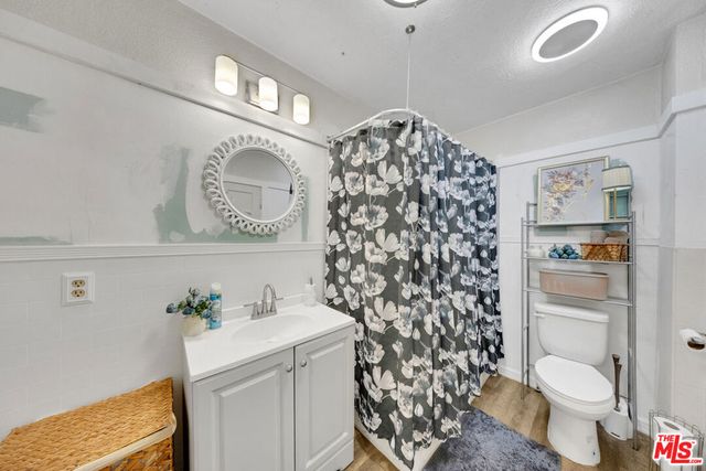 2623 Obama Boulevard, Los Angeles, CA 90018