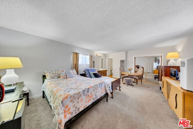 2623 Obama Boulevard, Los Angeles, CA 90018