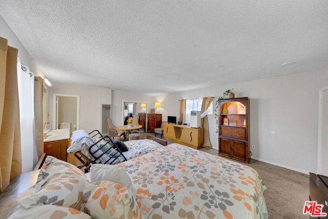 2623 Obama Boulevard, Los Angeles, CA 90018