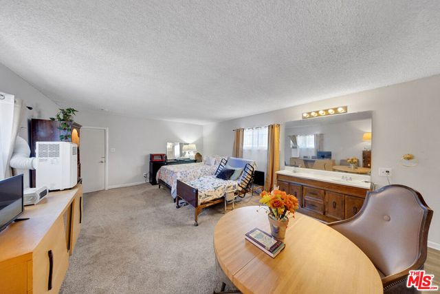 2623 Obama Boulevard, Los Angeles, CA 90018
