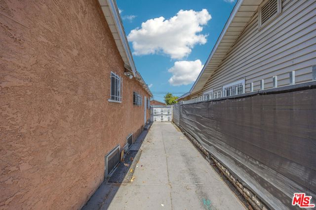 2623 Obama Boulevard, Los Angeles, CA 90018