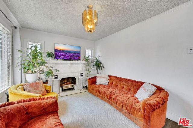 2623 Obama Boulevard, Los Angeles, CA 90018