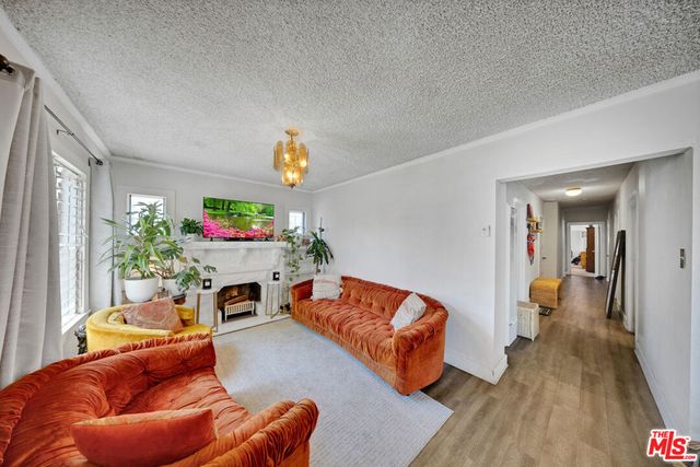 2623 Obama Boulevard, Los Angeles, CA 90018