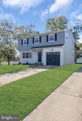 104 E LAURELTON AVE, Maple Shade, NJ 08052