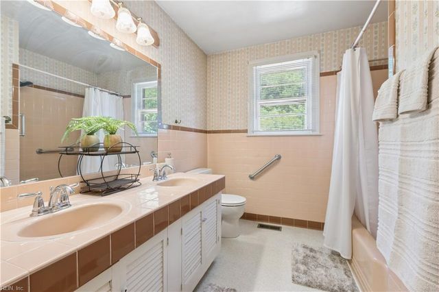 192 Emmaus RD, Poquoson, VA 23662