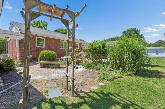 192 Emmaus RD, Poquoson, VA 23662
