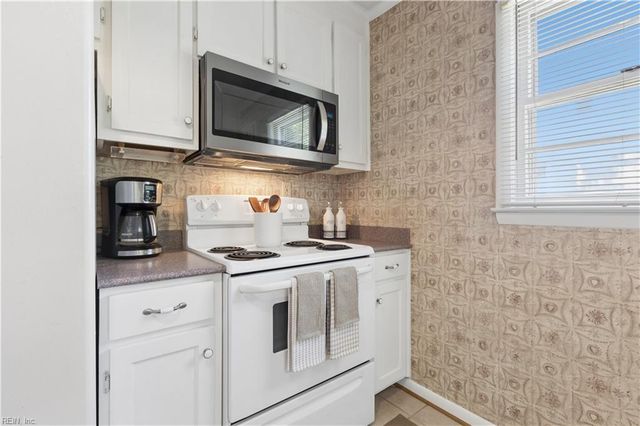 192 Emmaus RD, Poquoson, VA 23662