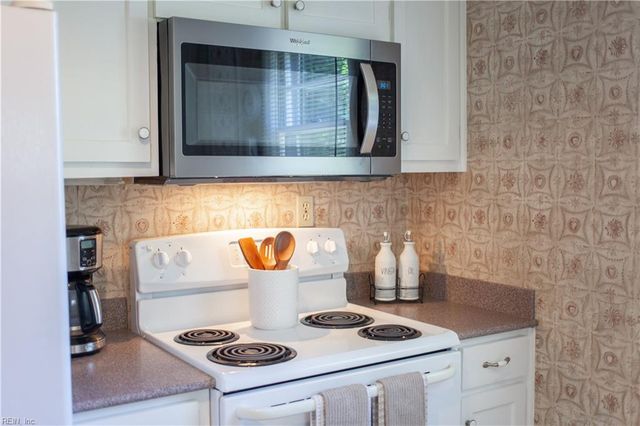 192 Emmaus RD, Poquoson, VA 23662