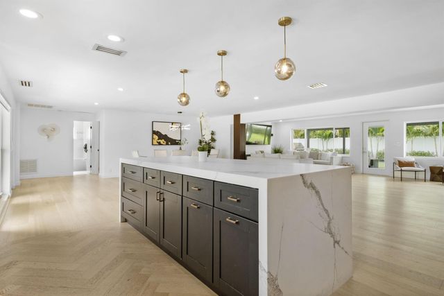 2862 NE 35th Court, Lighthouse Point, FL 33064